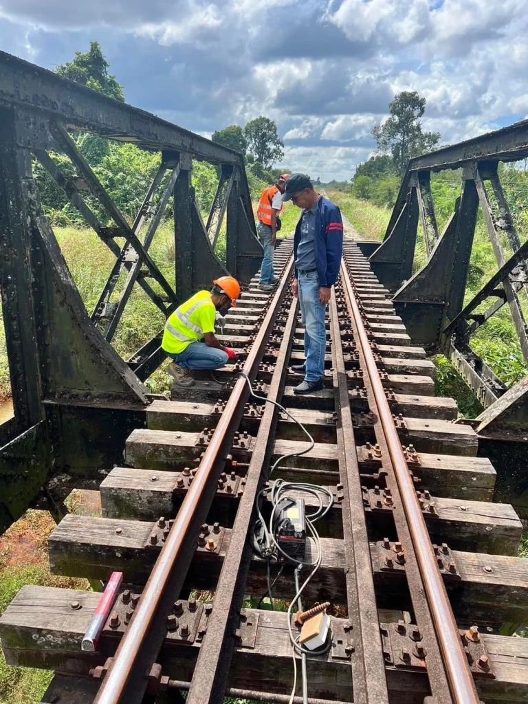 โจรแสบแอบถอดหมุดยึดรางรถไฟ สายปาดังฯ ที่เพิ่งซ้อมเสร็จจากเหตุลอบบึ้ม