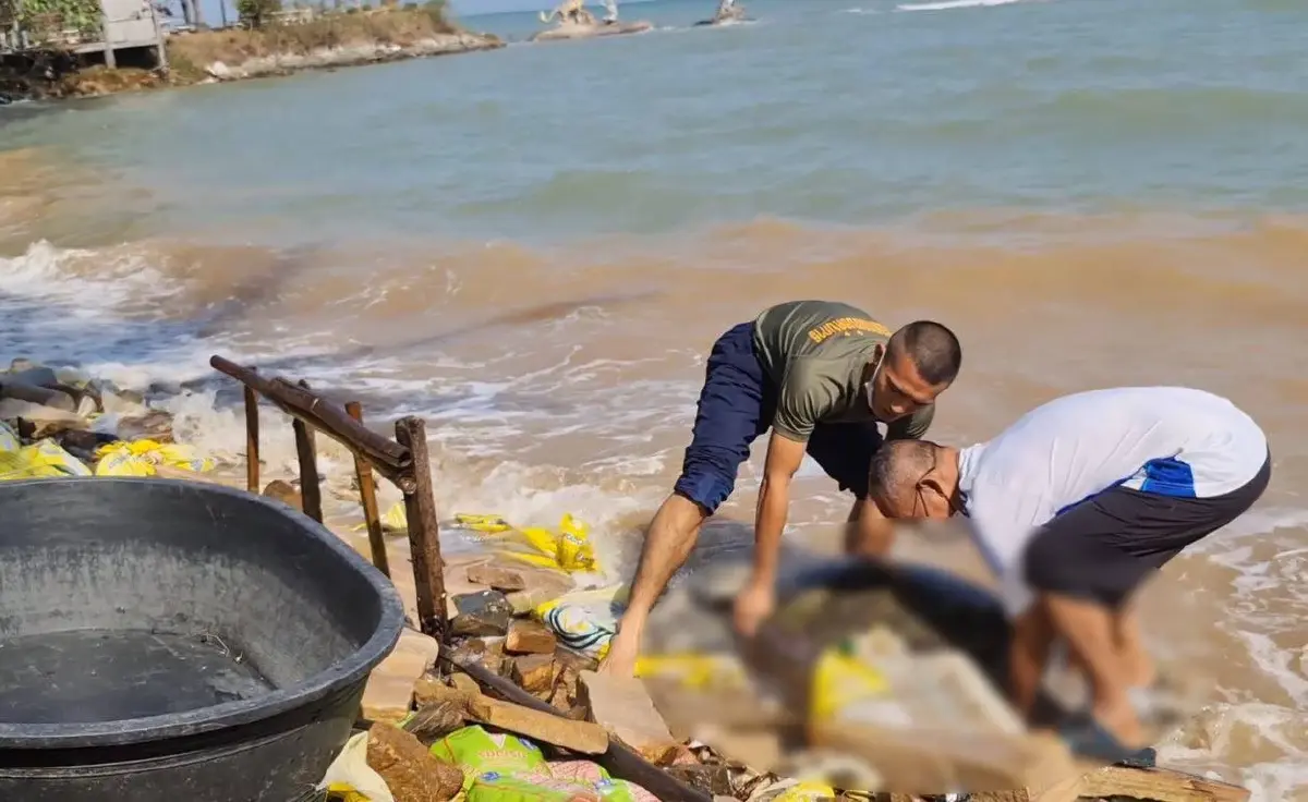 ทหารเรือเก็บกู้ซากแม่เต่าตนุ หนัก 200 กก. ตายเกยหาด ส่งชันสูตรหาสาเหตุ