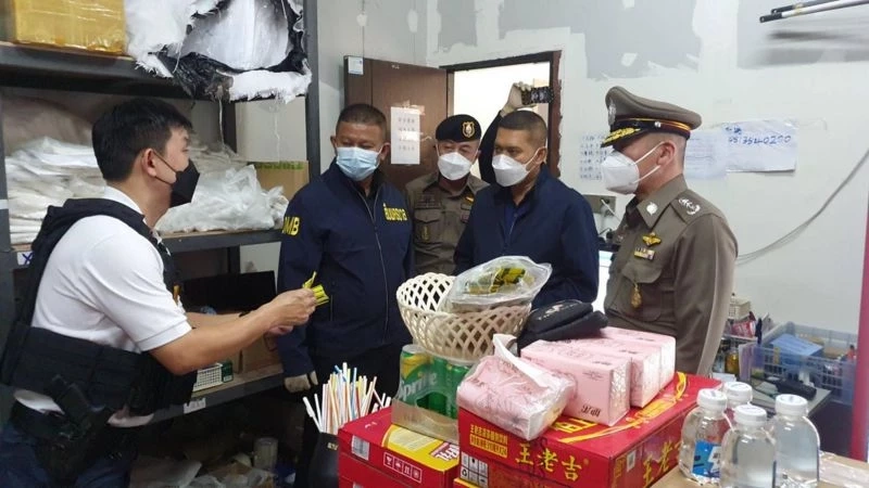 การตรวจค้นผับจินหลิง พบยาเสพติดและสิ่งผิดกฎหมายจำนวนมาก