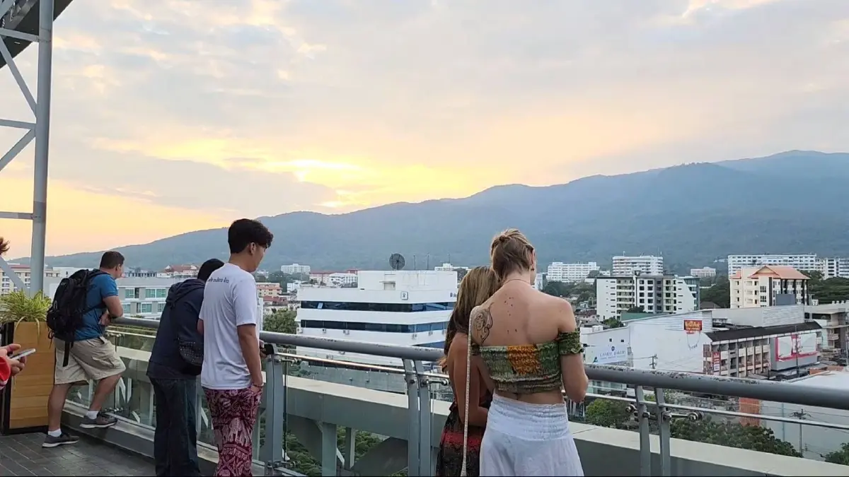 แสงสุดท้ายของปี 2565 