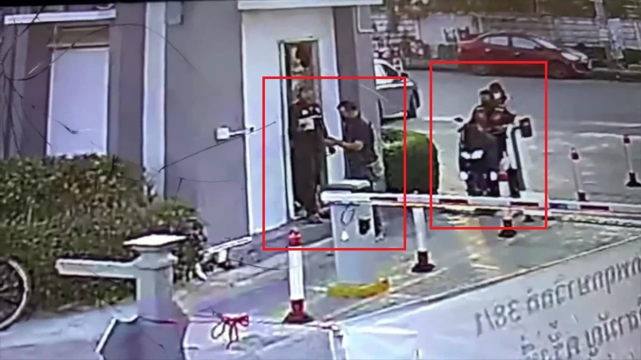 เปิดคลิป ศึก"วินจยย."ปะทะ"รถตู้นักเรียน" ถูกกระหน่ำยิงด้วยลูกโม่ บาดเจ็บ 1