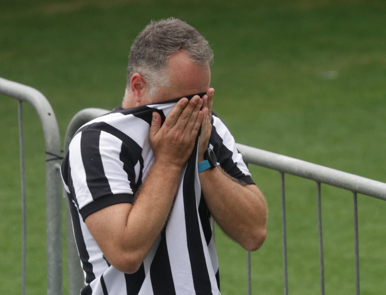 ประมวลภาพแฟนบอลนับหมื่นแห่ร่วมพิธีศพ "เปเล่" 