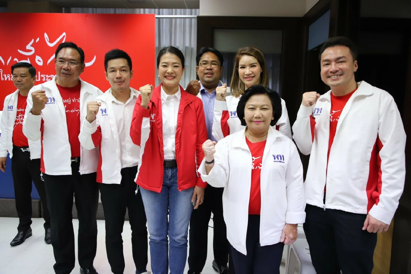 พท.เปิดตัว 45 ว่าที่ผู้สมัคร ส.ส. ตั้งเป้ากวาด “แลนด์สไลด์”