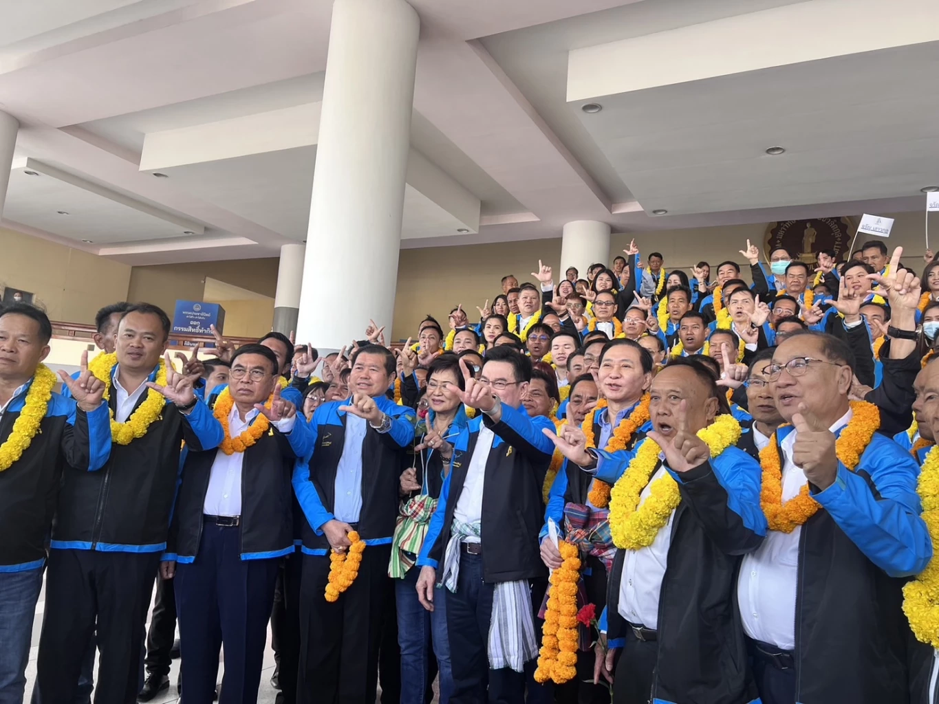 “จุรินทร์” ยกทีม เปิดตัว 99 ว่าที่ผู้สมัคร ส.ส.อีสาน “ปชป.”