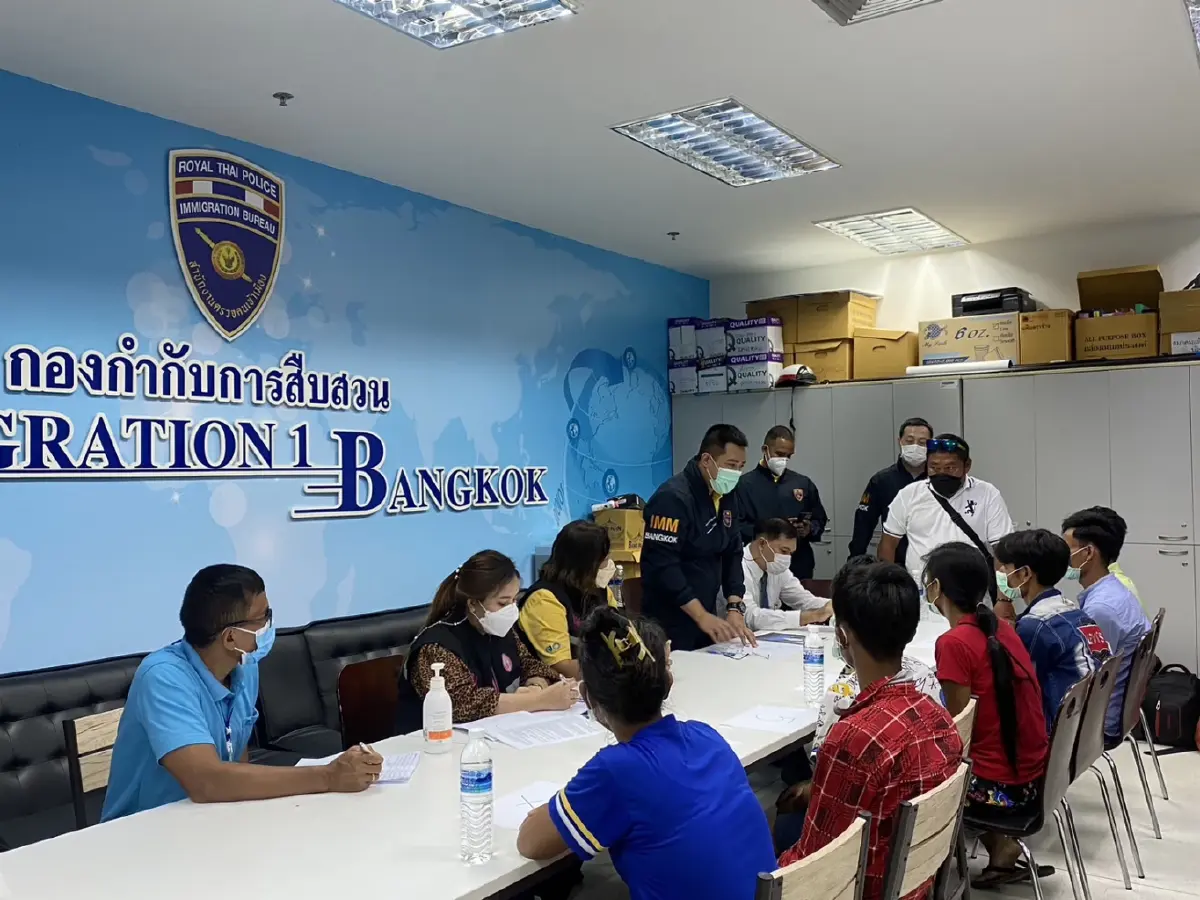 ตม. บุกเคาะห้องเช่ารวบแก๊งแรงงานเถื่อน ผงะพบต่างด้าว 7 ชีวิตถูกกักขัง