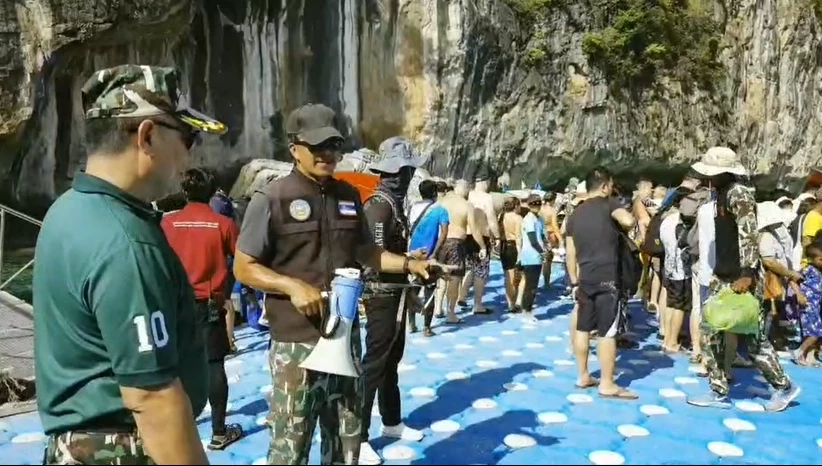 วันแรกปี 66 "อ่าวมาหยา - หมู่เกาะพีพี" สุดคึกคัก นทท. 5 พันคนเข้าชมความงาม