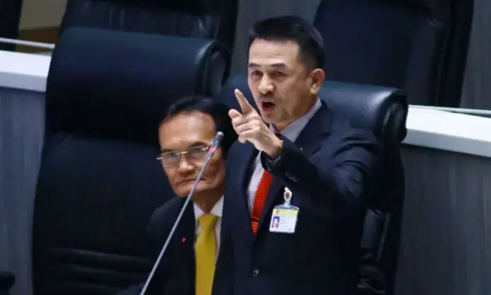 ชลน่าน ศรีแก้ว ผู้นำฝ่ายค้าน