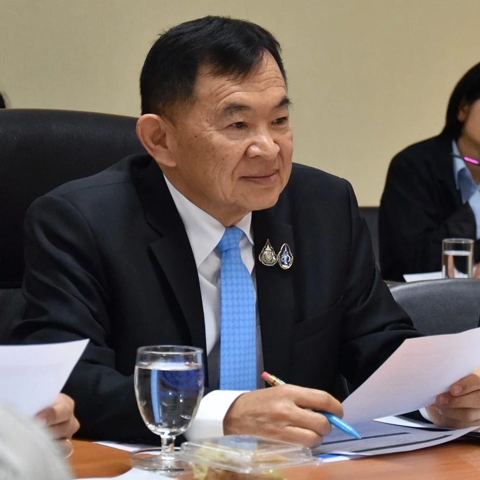 วีรศักดิ์  หวังศุภกิจโกศล" หรือ "กำนันป้อ" ที่ประกาศวางมือทางการเมือง แต่ส่งลูกชายสังกัดพรรคเพื่อไทย 