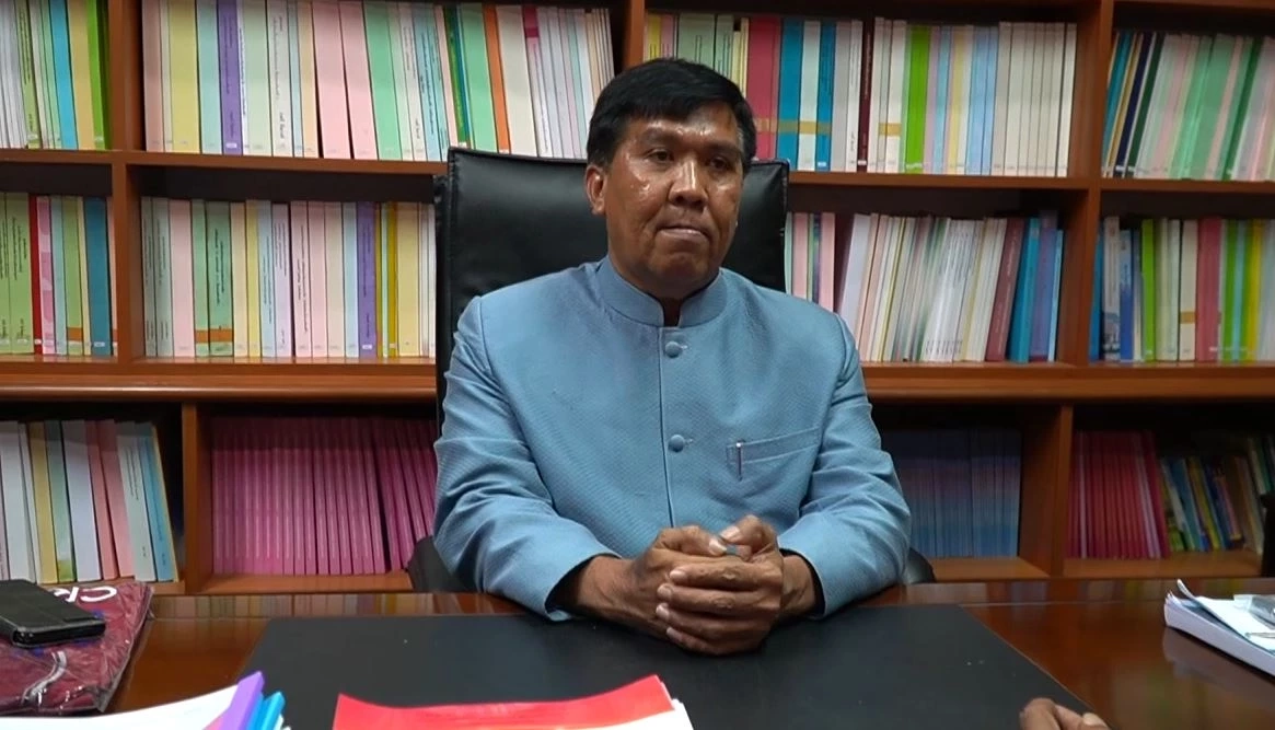 ออกหมายจับ "ครูแม็ก" อนาจารนักเรียน บังคับอมนกเขา