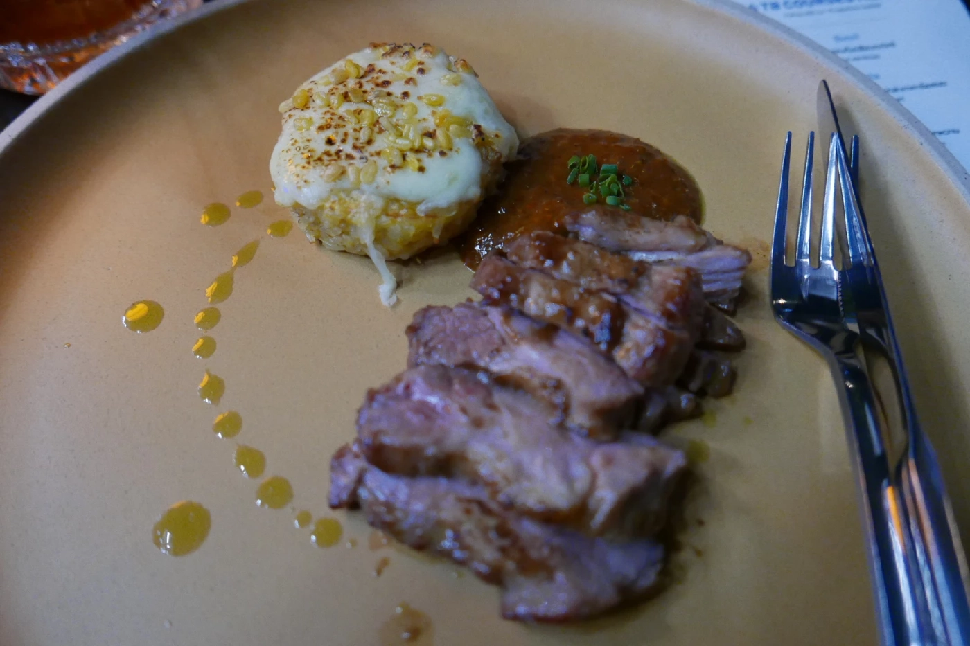 สเต็กเนื้อวากิว/สันคอหมูซอสหมูปิ้งข้าวจี่กล้วย ทานคู่กับคอกเทลสูตรพิเศษ1973