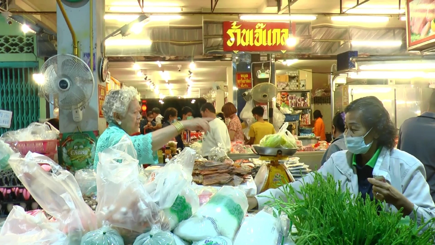 คึกคัก! บรรยากาศวันจ่ายเทศกาลตรุษจีน จ.อุทัยธานี ปีนี้ซื้อของเซ่นไหว้มากขึ้น