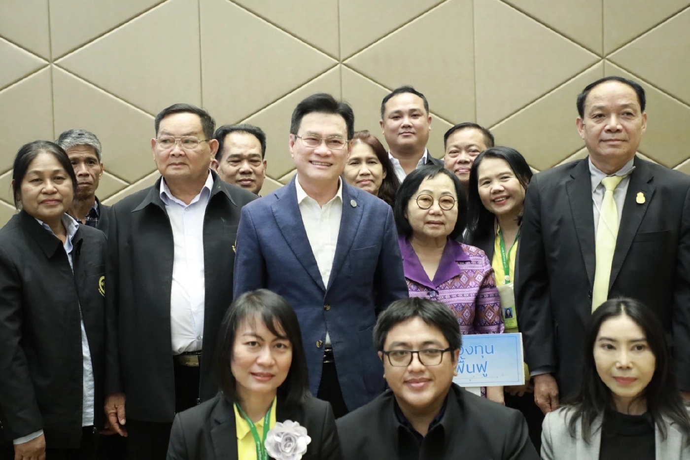 “จุรินทร์” ขอบคุณ "ข้าราชการ" ชม มุ่งมั่นทำงานมีส่วนคลับเคลื่อนงานกระทรวง