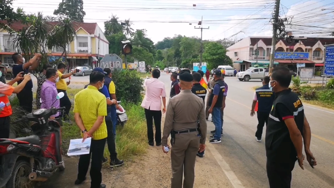 ผู้ว่าฯตรัง ลงดูพื้นที่สี่แยกอันตราย พร้อมสั่งเร่งแก้ปัญหา