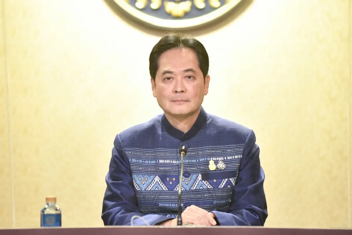  นายอนุชา บูรพชัยศรี 