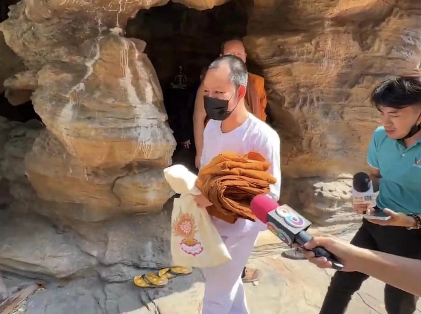 สึกแล้ว พระนักขุดทองที่ถูกเพจดังแฉ อ้างเป็นคลิปเก่าลงโทษไปแล้ว