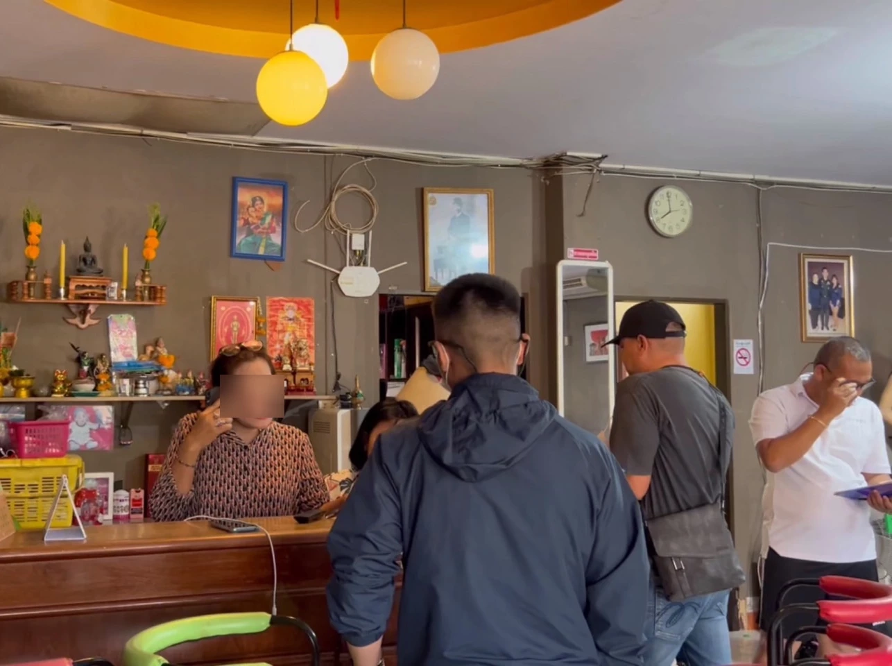 รวบยกแก๊ง 5 ผู้ต้องหาเมืองกระบี่ ค้ากามเยาวชนในร้านคาราโอเกะ