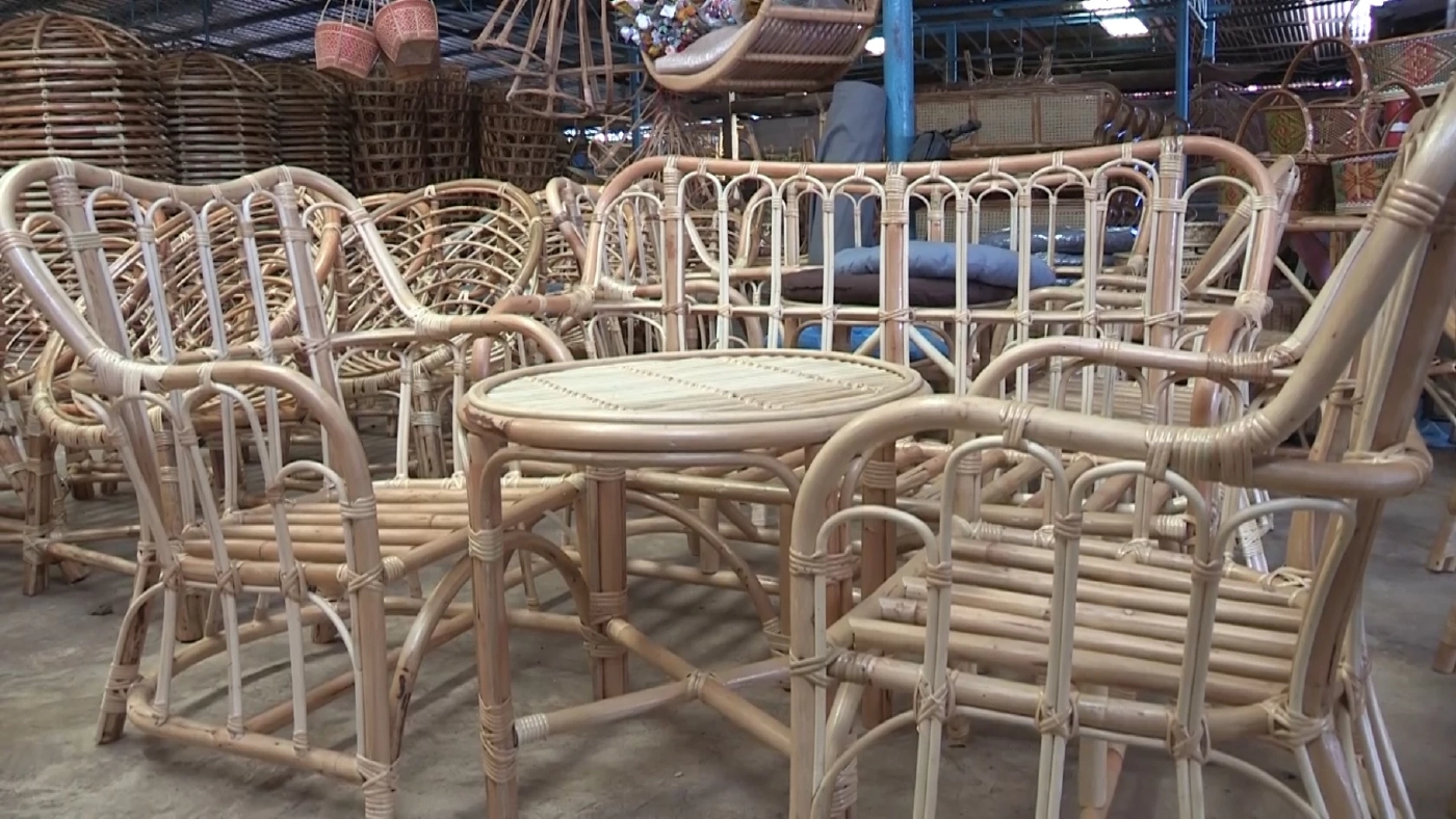 สานความฝันพ่อ สาวโคราชทำโรงงานหวาย ช่วยสร้างอาชีพให้ชุมชน