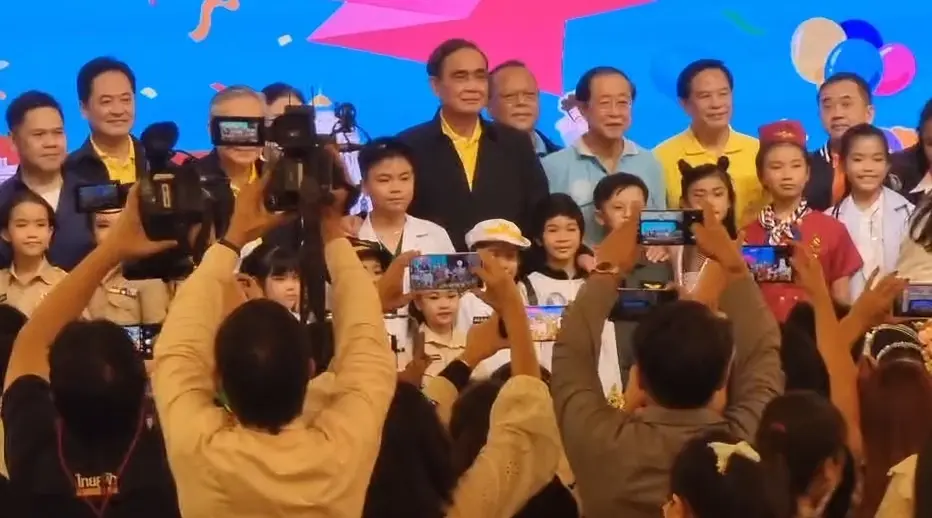 ทำเนียบฯสุดคึกคัก "นายกฯ" ปลื้ม เปิดงานฉลอง"งานวันเด็ก"