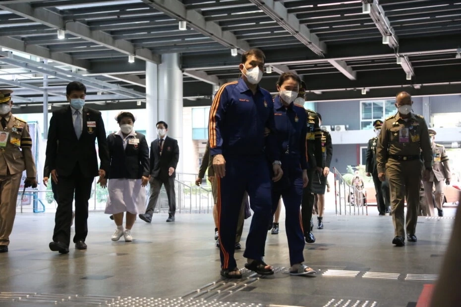 ‘ในหลวง-พระราชินี’ เสด็จฯเป็นการส่วนพระองค์ เยี่ยมพระอาการประชวร ‘เจ้าฟ้าพัชรกิติยาภาฯ’