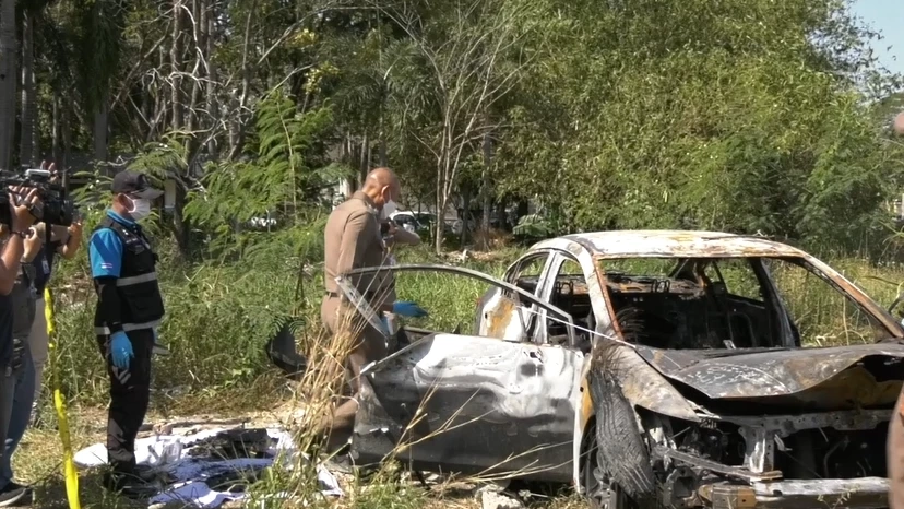 รถยนต์ของ "แตงไทย ท่าวุ้ง" ที่จอดที่ สภ.เมืองลพบุรี 