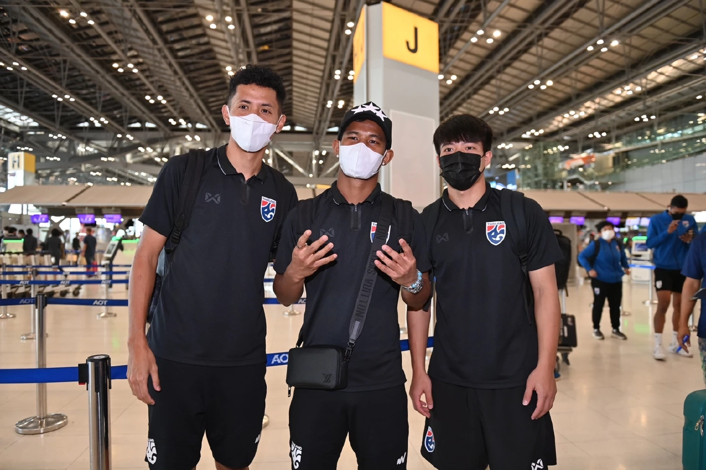 "ทีมชาติไทย" ออกเดินทางไปมาเลเซีย "มาโน่" ไม่สนสถิติอาถรรพ์