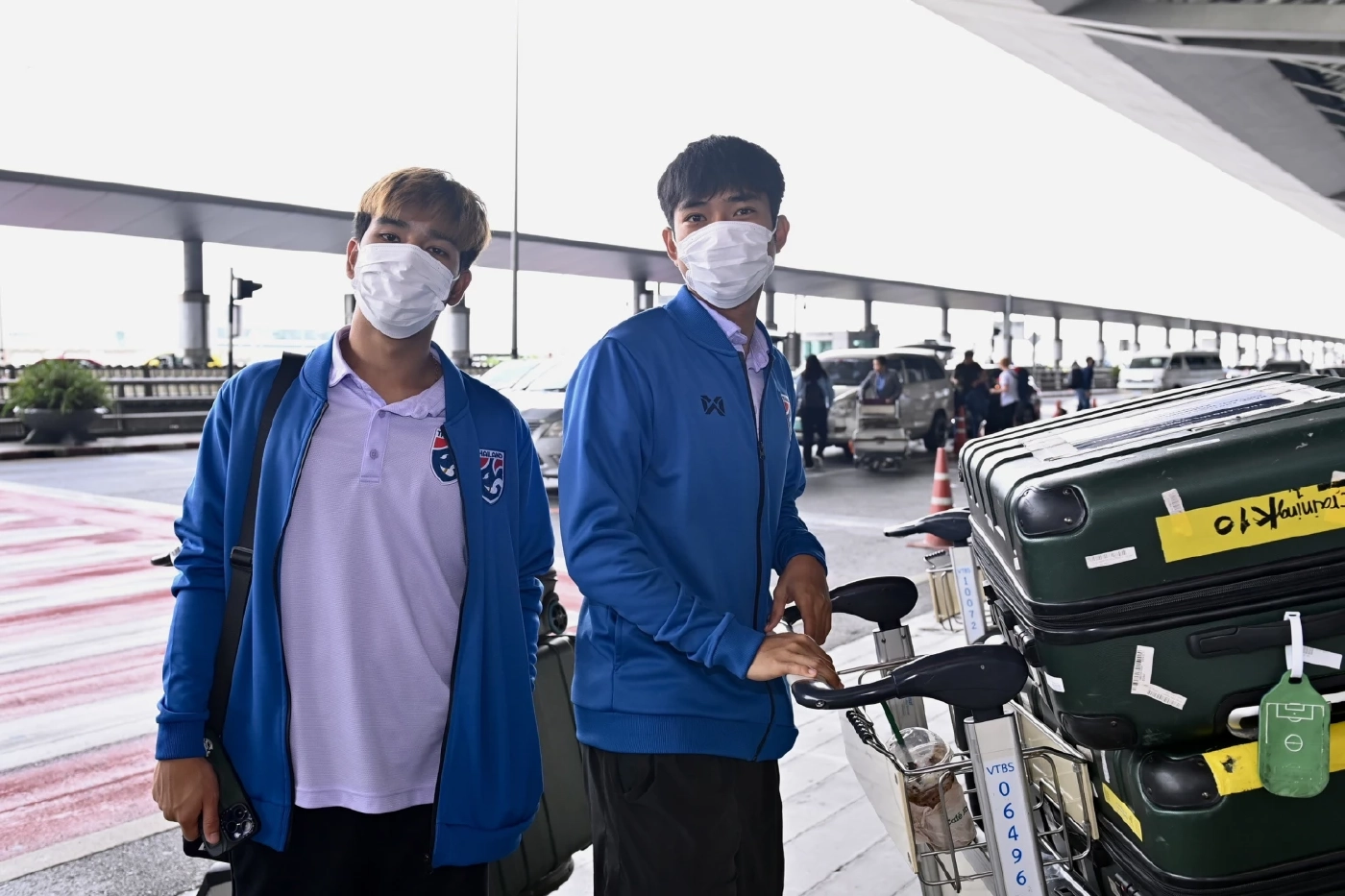 "ทีมชาติไทย" ลัดฟ้าสู่เวียดนาม "มาโน่" เผยต้องเช็กอาการ "ธีรศิลป์" วันต่อวัน