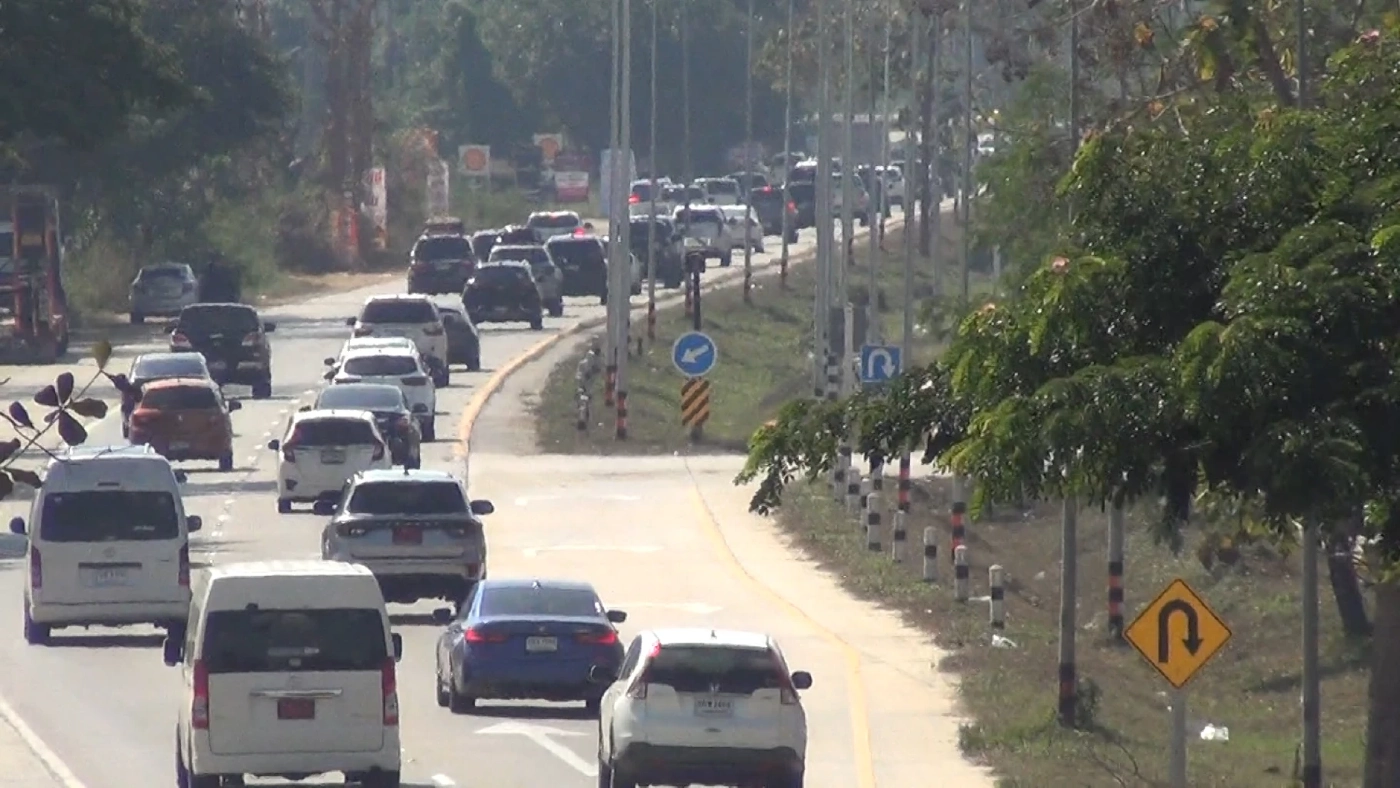 การสัญจรเส้นทางสายเหนือเริ่มหนาแน่น ปชช. ทยอยเดินทางกลับกรุง