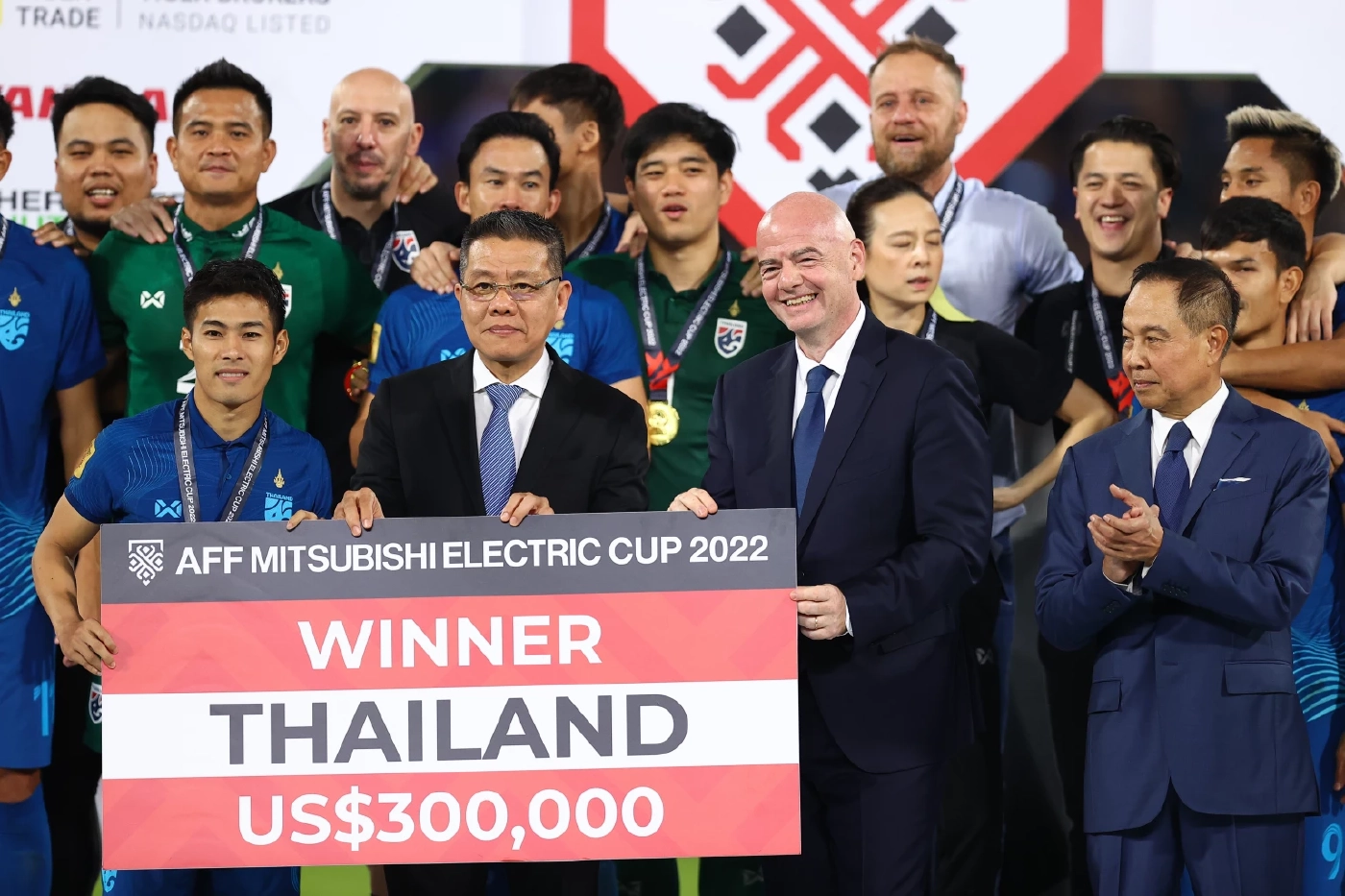 ประมวลภาพความสำเร็จ "ทีมชาติไทย" คว้าแชมป์อาเซียน "อุ้ม" MVP "มุ้ย" ดาวซัลโว