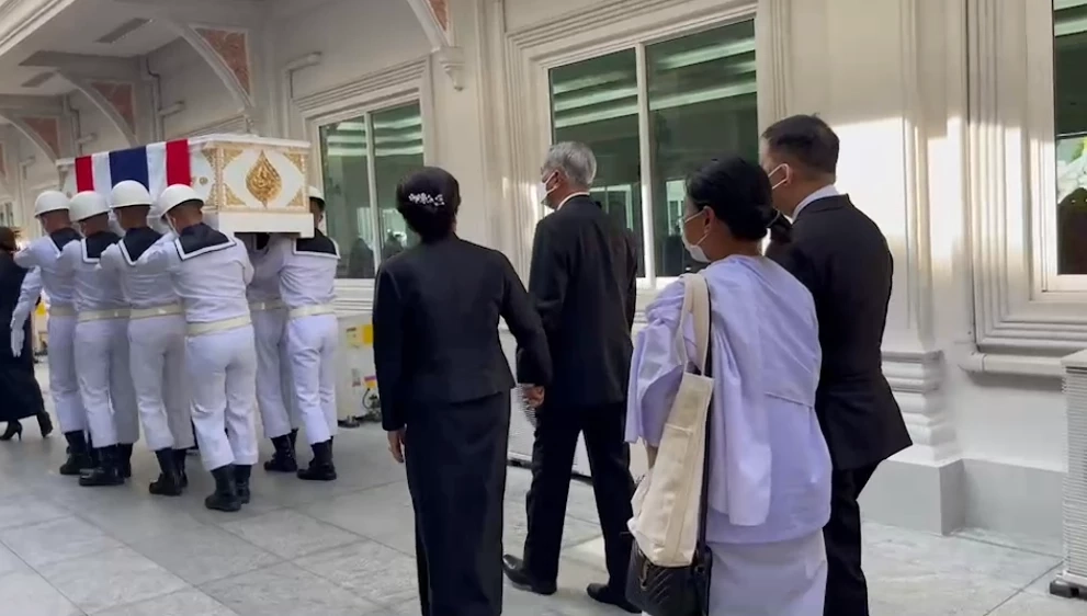 ครอบครัว "ต้นเรือพลับ" ร่วมพิธีเคลื่อนร่างมายังวัดศรีเอี่ยม