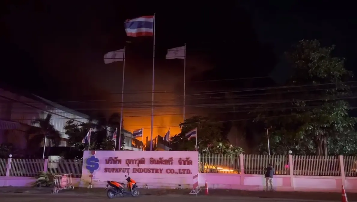 ไฟไหม้โรงงานผลิตชิ้นส่วนรถยนต์ บางละมุง ชลบุรี