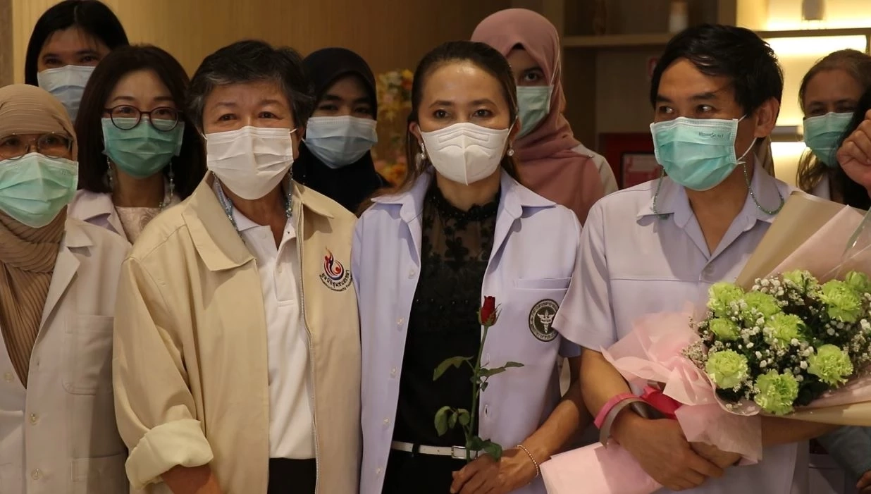 กลุ่มแพทย์ รพช. 7 จังหวัดภาคใต้ แสดงพลังต้านคำสั่งย้าย "หมอสุภัทร"