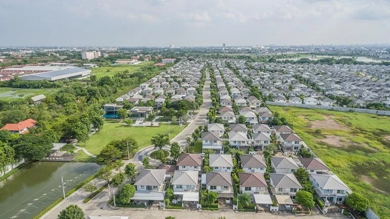 ส่องอสังหาฯปี 66 ! คาดโครงการรอขายอื้อ 2.5 แสนหน่วย ห่วงล้นตลาด ทำราคาตก