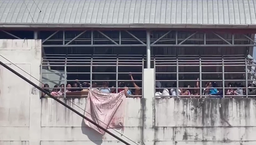 วุ่น! แรงพม่าเถื่อนประท้วง ตม.ส่งกลับประเทศ โวยโดนขังดองแม้คดีจบ (มีคลิป)