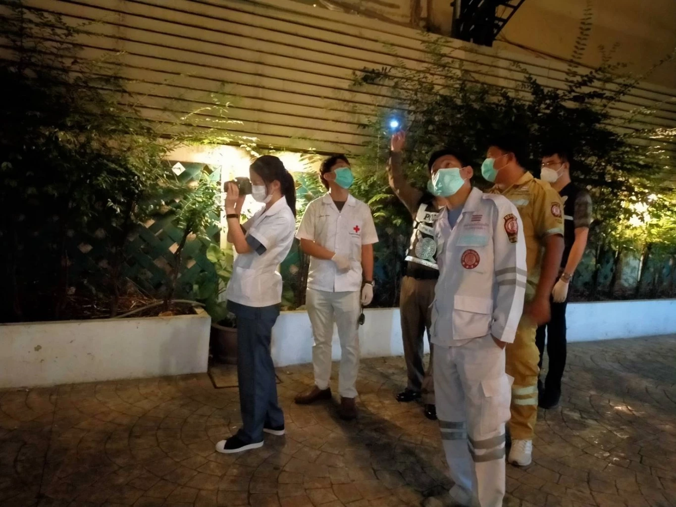 หนุ่มออสเตรีย พุ่งหลาวชั้น 4 ของโรงแรมตกลงมาดับ