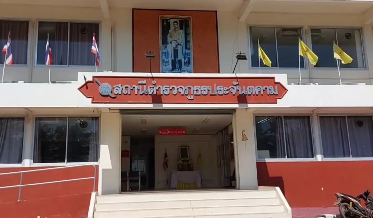 รองสารวัตร สวมบทหมอผี ช่วยกล่อมหนุ่มคลั่ง ปีนเสาไฟฟ้า (มีคลิป)