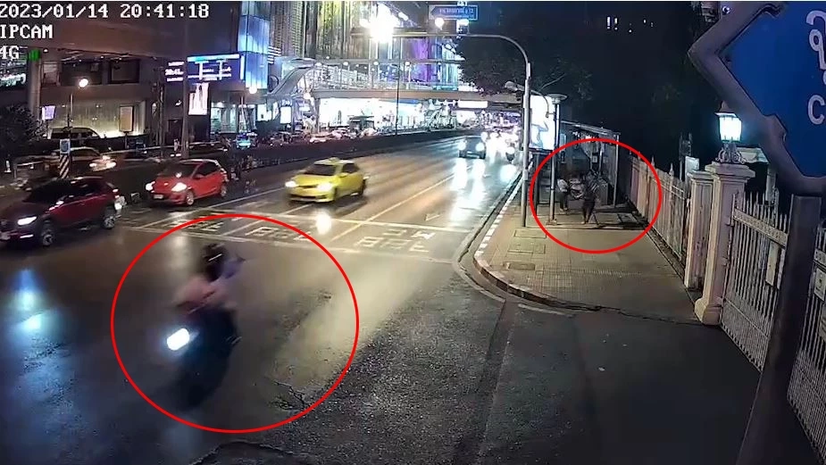 อุกอาจ! คนร้ายประกบยิง นศ.ช่างกล ย่านปทุมวัน ดับริมถนนพญาไท