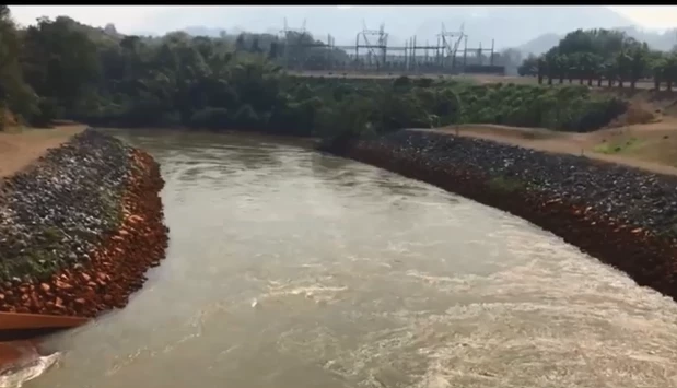 น้ำเขื่อนวชิราลงกรณเปลี่ยนสี หลังอุณหภูมิลดต่ำ เตือนกระชังปลารับมือ