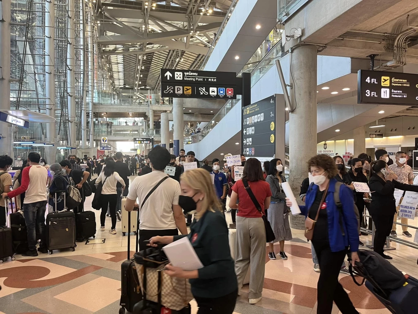 บรรยากาศ นักท่องเที่ยวเดินทางเข้าไทย ในสนามบินสุวรรณภูมิ 