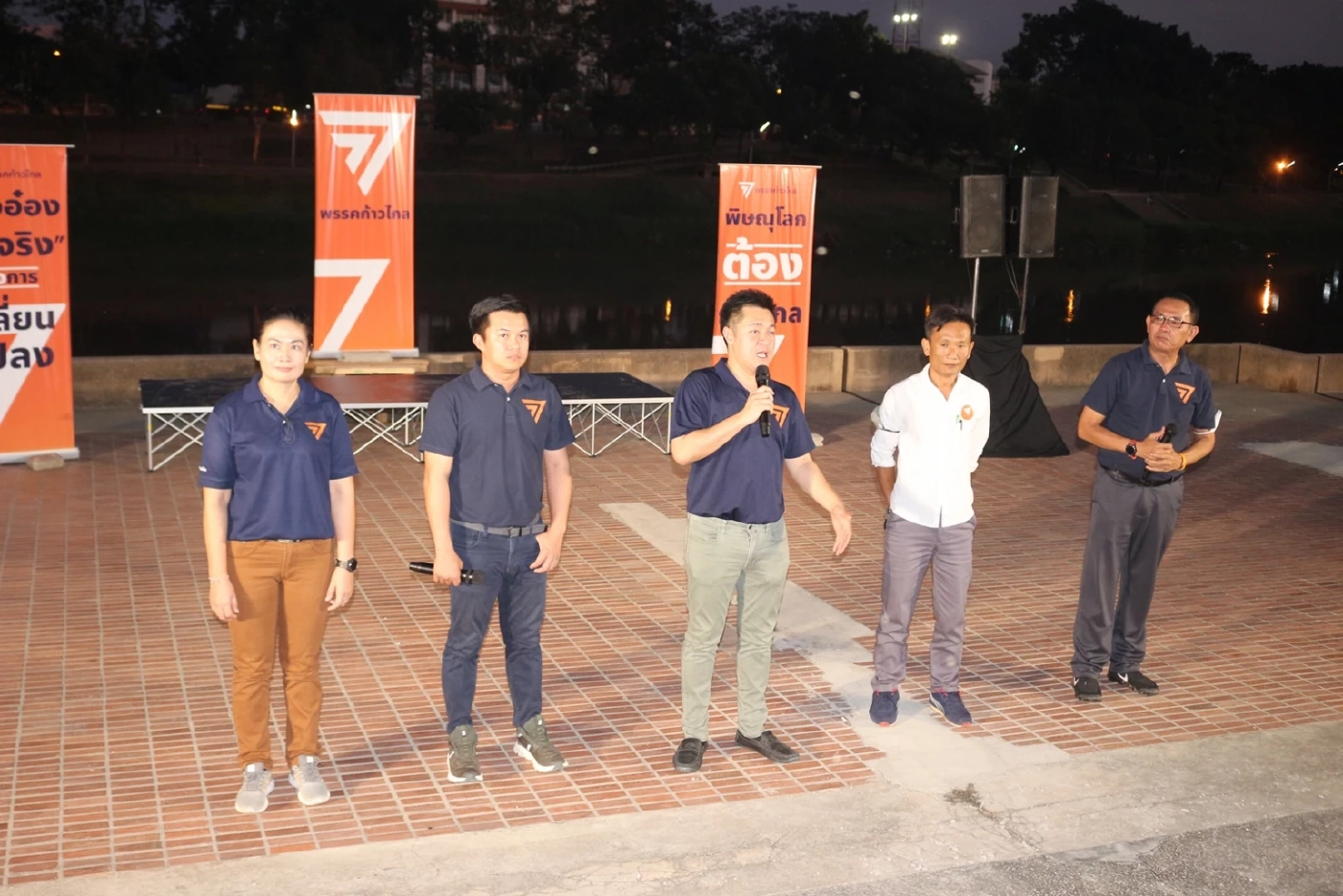 "ธนาธร" เปิดตัวผู้สมัคร ส.ส.พิษณุโลก 5 เขต ชู นโยบายกระจายอำนาจท้องถิ่น