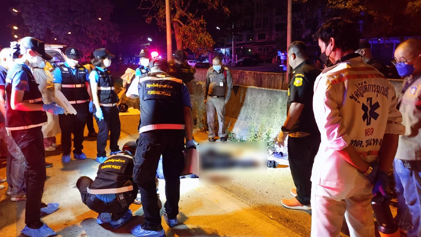 หนุ่ม 18 ปีคล้องพระเต็มคอถูกยิงเสียชีวิต ปลอกกระสุนเกลื่อนถนน