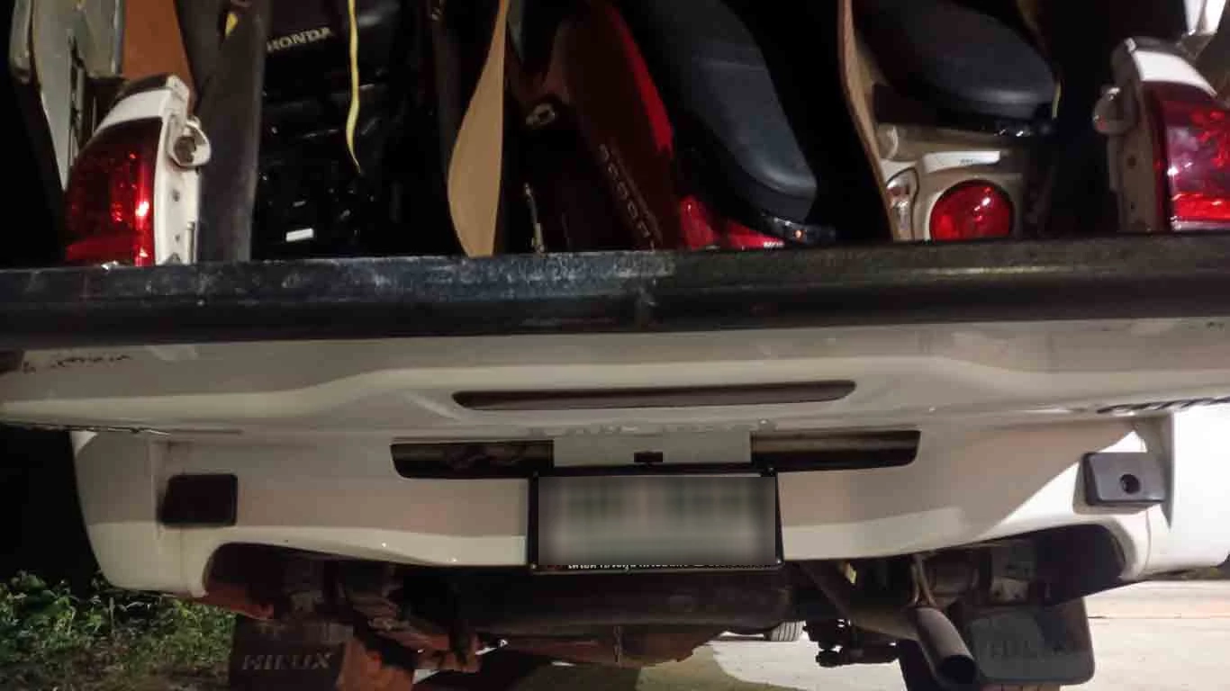 สกัดจับแก๊งขนรถเถื่อนเตรียมส่งข้ามชายแดน ยึดรถกระบะ-จยย.รวม 8 คัน