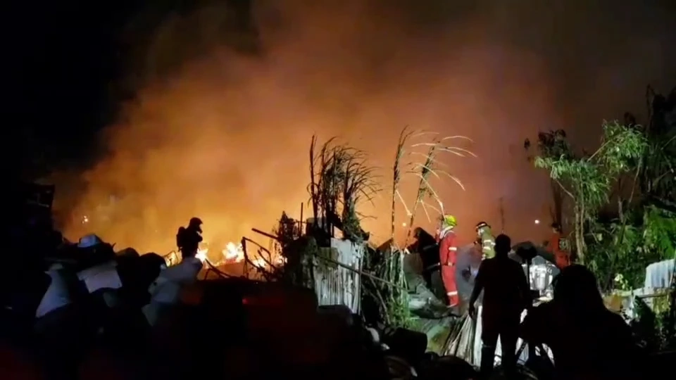 ไฟไหม้ร้านขายของเก่า คาดไฟฟ้าลัดวงจร