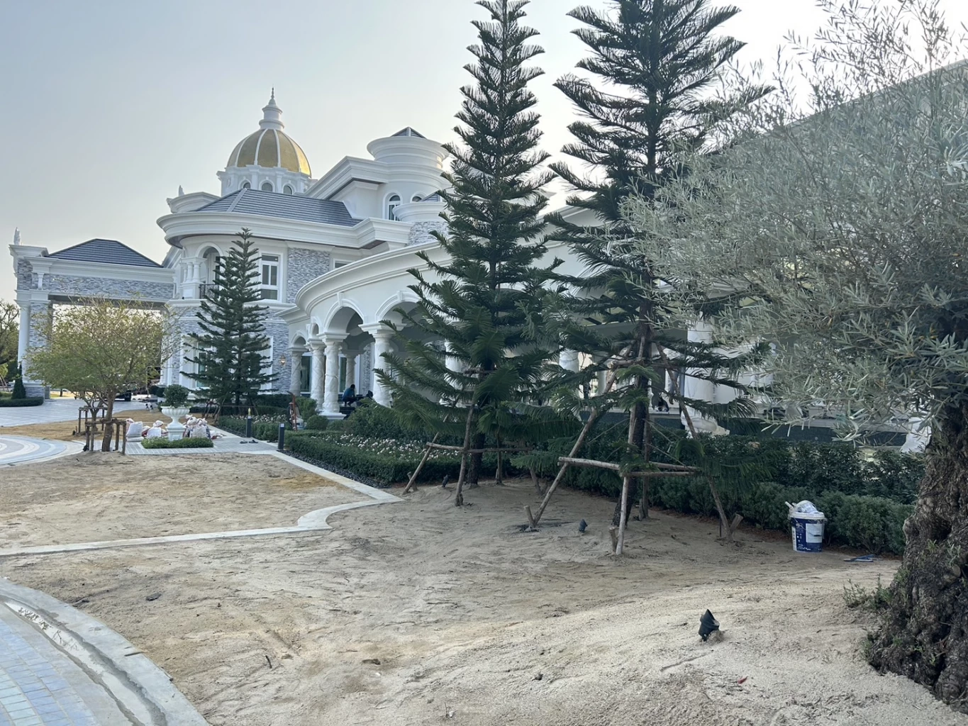 เจาะลึกบ้านใหม่ของแม่สามี “เอิร์น ณัชชา” ใหญ่โตระดับคฤหาสน์ (มีคลิป)