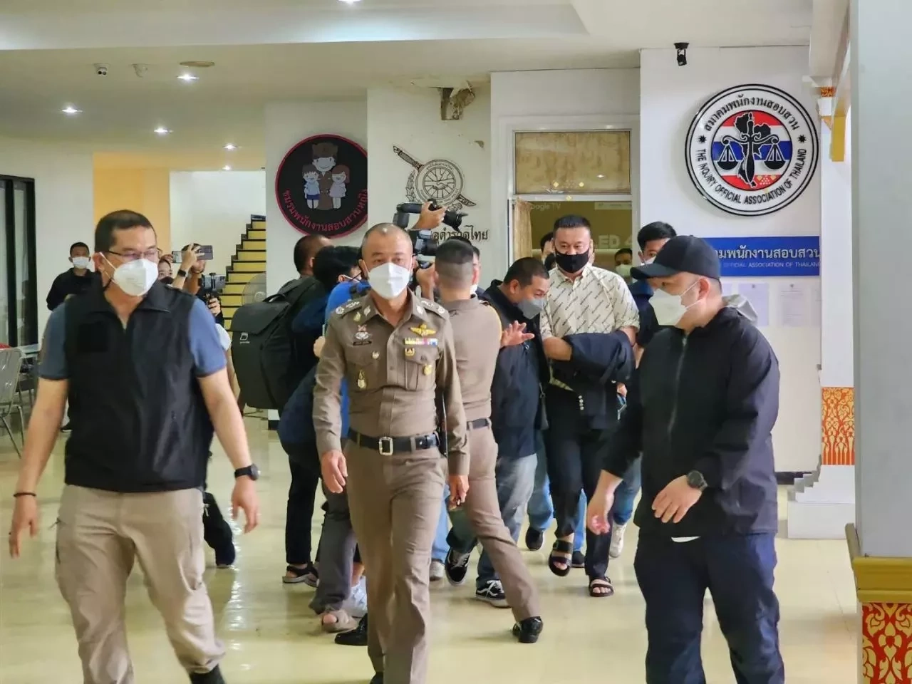 ตู้ห่าว เข้ามอบตัวสู้คดีพัวพันยาเสพติด