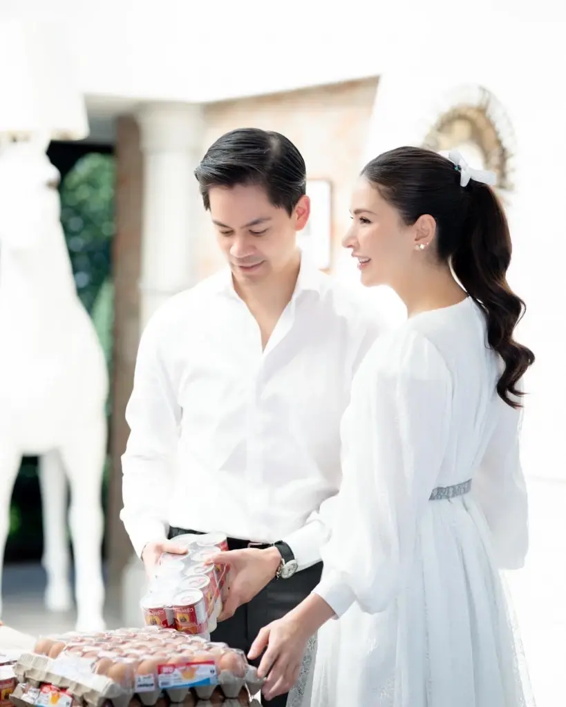คู่รักสายบุญ ศรีริต้า-กรณ์