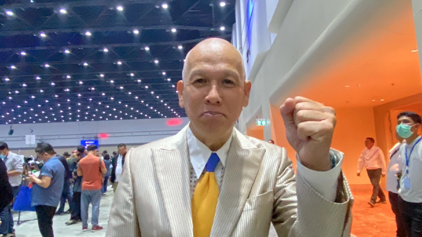 ไม่ใช้รถหลวง! “บิ๊กตู่” นั่งรถส่วนตัว ไม่มีรถนำขบวน เปิดตัวร่วมงาน รทสช.