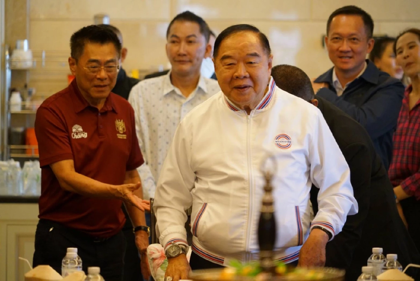 "บิ๊กป้อม" ลาประชุม ครม. ไปราชบุรี นัด ส.ส.ราชบุรีทั้ง 5 เขต กินข้าวชื่นมื่น