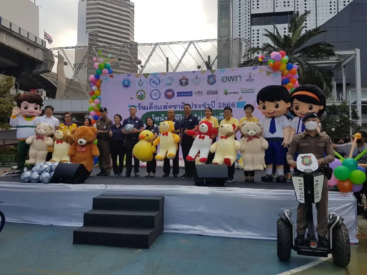 ตร.ท่องเที่ยว ร่วมจัดวันเด็กแห่งชาติ หนู ๆ ตื่นเต้นได้ลองใช้อุปกรณ์ตำรวจ