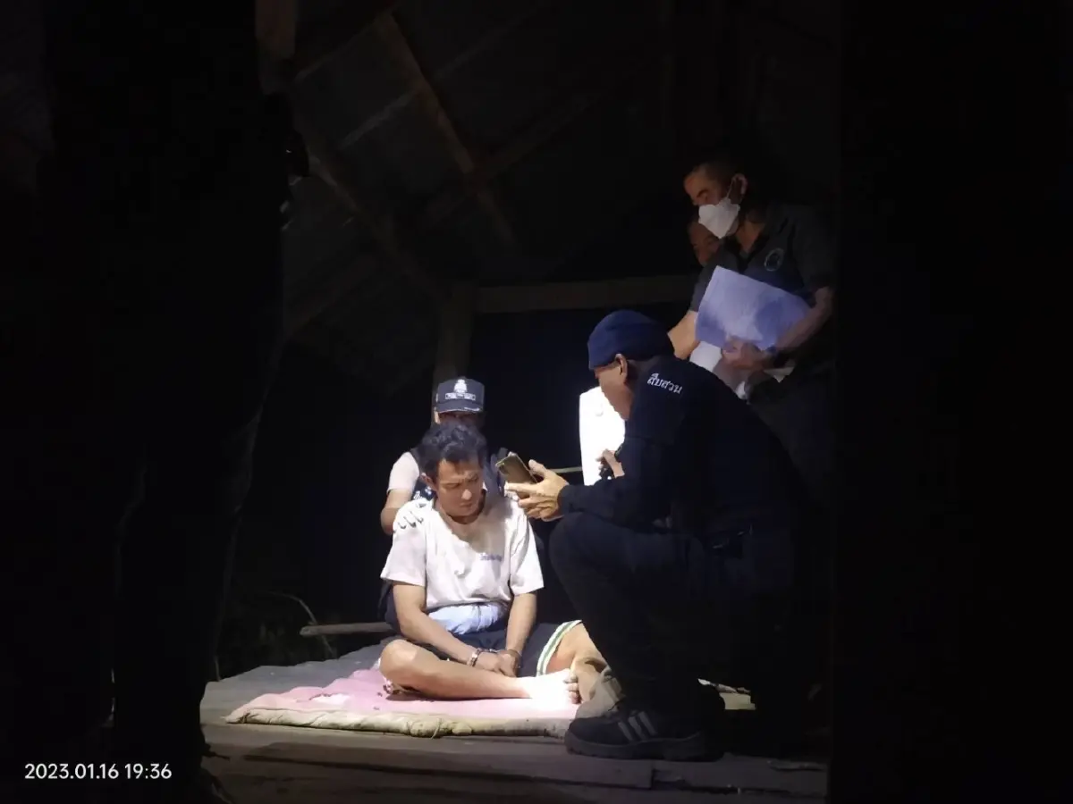 นายเอกนก พ่อค้าไม้เถื่อนสุดแสบ