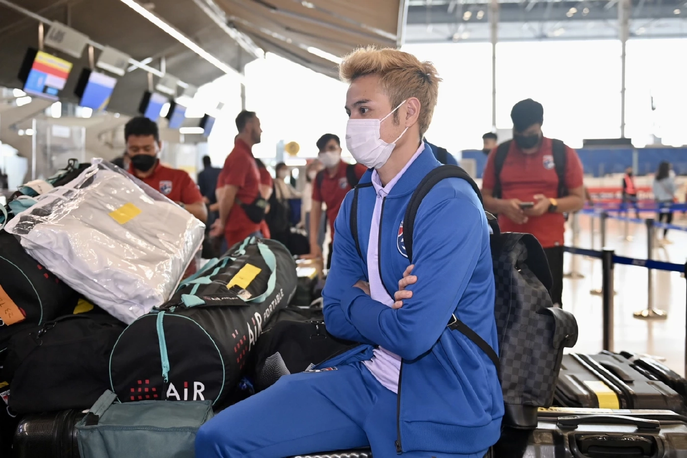 "ทีมชาติไทย" ลัดฟ้าสู่เวียดนาม "มาโน่" เผยต้องเช็กอาการ "ธีรศิลป์" วันต่อวัน